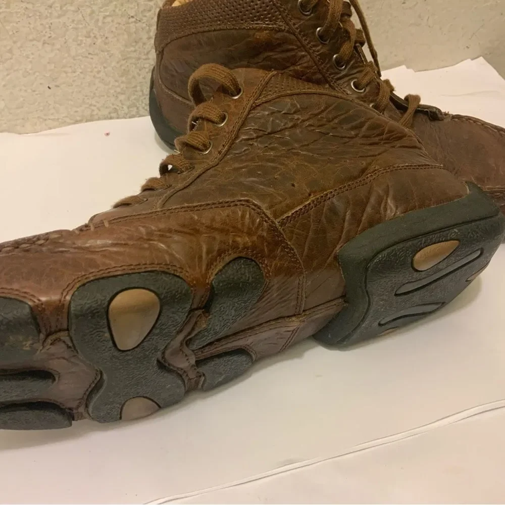TRASK Kalispell Brown Leather Chukka Boots 10.5M